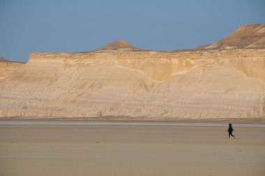 Ustyurt platosunda Tuznair salini. Batı Kazakistan Çölü, Aktau Bölgesi.