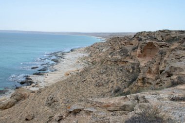 Hazar Denizi kıyısında Şeytani Parmak Kayası. Aktau bölgesi, Kazakistan.