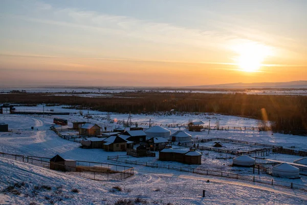 Красивий Зимовий Пейзаж Снігом Горах Під Час Сходу Сонця — стокове фото