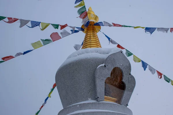 Stupa Buddista Tradizionale Con Bandiere Preghiera Vicino Lago Baikal Nel — Foto Stock