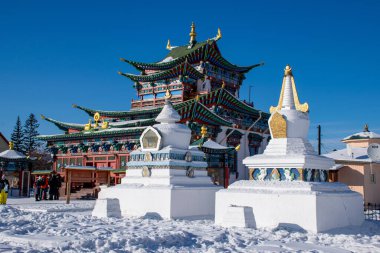 Ivolginsky Datsan Manastırı, Rusya - Ocak 2020: Ivolginsky Datsan Manastırı güneşli kış gününde. Buryatia 'nın Ulan-Ude şehrinin yakınında bulunan Budist Tapınağı..
