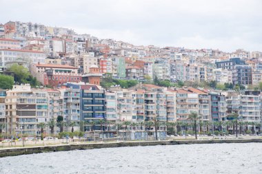 Gündüz şehir manzarasının hava görüntüsü