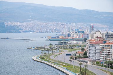 Gündüz şehir manzarasının hava görüntüsü