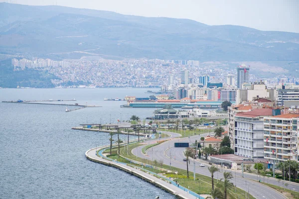 Gündüz şehir manzarasının hava görüntüsü