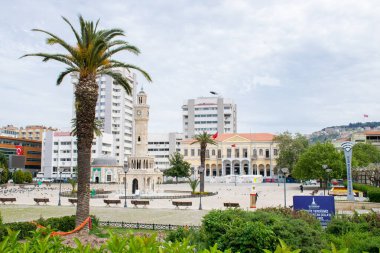 Şehir mimarisinin gündüz görüşü, seyahat kavramı 