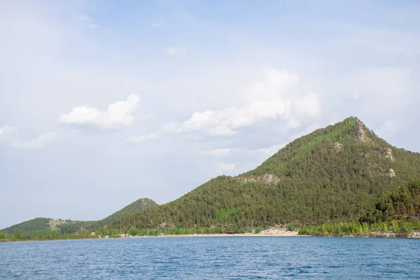 Bela Paisagem Lago Nas Montanhas — Fotografia de Stock