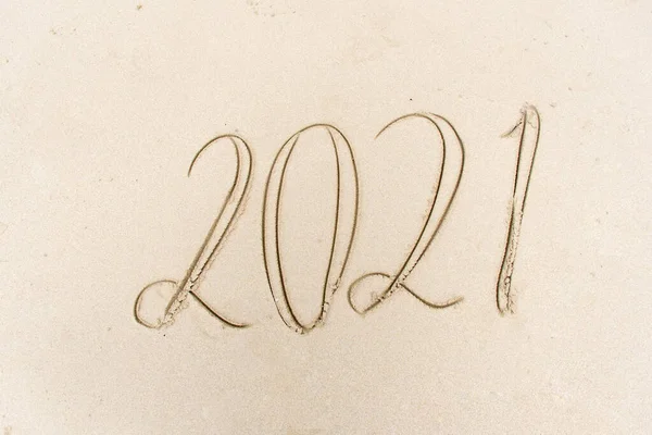 2021 Année Message Manuscrit Sur Fond Plage Sable Concept Voyage — Photo