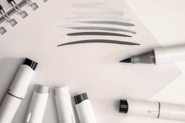 Alkol esaslı taslak, kopik stil işaretleyiciler çiziyor. Ressamlar ve grafik tasarımcıları için fırça ve keski çift uçlu. Gri renkler