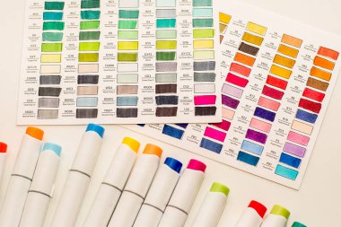 Alkol esaslı taslak, kopik stil işaretleyiciler ve renk örnekleri çiziyor. Ressamlar ve grafik tasarımcıları için fırça ve keski çift uçlu.