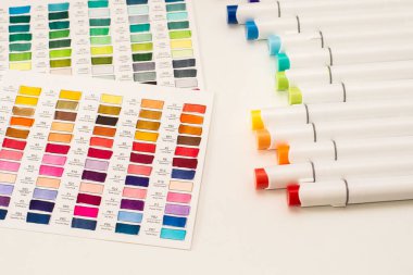 Alkol esaslı taslak, kopik stil işaretleyiciler ve renk örnekleri çiziyor. Ressamlar ve grafik tasarımcıları için fırça ve keski çift uçlu.