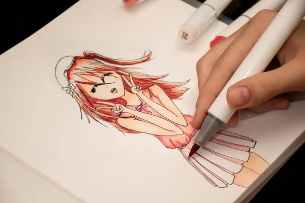 手绘一个可爱的女孩动漫风格素描与酒精为基础的素描标记 — 图库照片