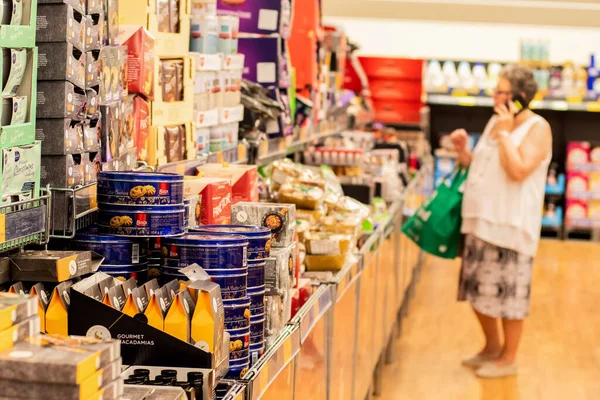 Sydney Ausztrália 2019 Aldi Szupermarketben Egy Időskorú Vásárol Folyosót — Stock Fotó