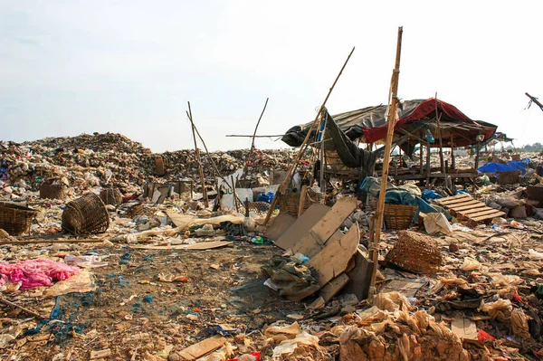 Kommunale Mülldeponie Mit Altem Häuschen Auf Der Deponie Umweltverschmutzung — Stockfoto
