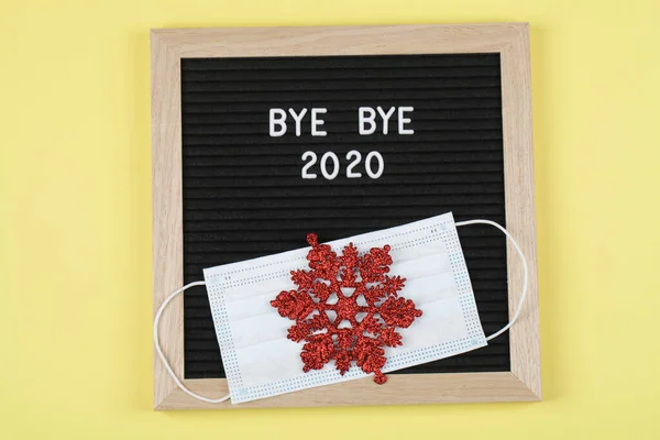 Black Letter Board Text Bye Bye 2020 Mask Red Snowflake — Stock Photo, Image