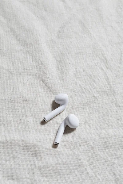 Wireless Headphones Linen Textiles Deep Shadow Minimal Style Concept Boho — Stock Photo, Image
