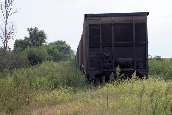 Old Abandon Black Rail Road Car i länet — Stockfoto