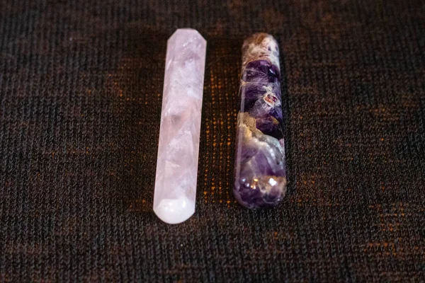 Quarti e Ametista Cilindri di cristallo rosa e viola — Foto Stock