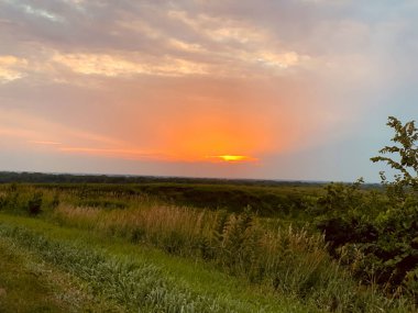 Yazın Nebraska Çayırı 'nda Günbatımı. Yüksek kalite fotoğraf