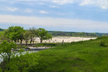 Spencer Dam Nebraska, 26 Mayıs 2019 'da barajın yıkılmasından sonra Boyd County ve Holt County' de Spencer Nebraska yakınlarındaki 281 numaralı otoyolda. Yüksek kalite fotoğraf