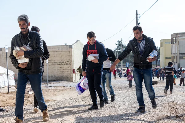 Refugees  living in tents in the center relocation Diavata — Stock Fotó