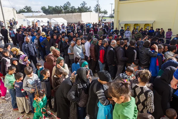 Refugees  living in tents in the center relocation Diavata — Stock Fotó