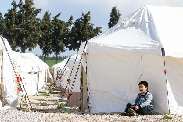 Refugees  living in tents in the center relocation Diavata — Stock Photo, Image