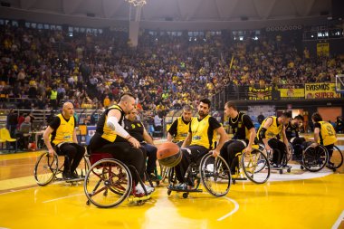 kimliği belirsiz kişi tekerlekli sandalye gizli dost oynayın