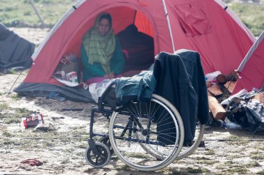 Gree arasındaki sınırda bekleme binlerce göçmen bulunmaktadır