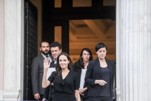 Angelina Jolie elhagyja a görög miniszterelnök iroda Athen — Stock Fotó