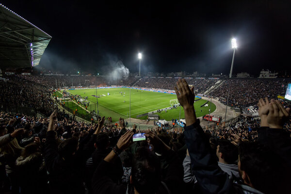 Вид на заполненный фанатами ПАОКа стадион в Тушине
