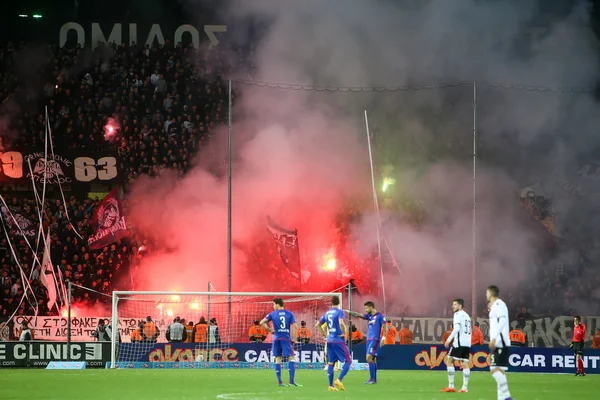 Vue sur le stade Toumba plein de fans de PAOK — Photo