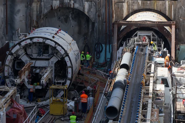 Тунель свердлильні машини на майданчику будівництва метрополітену — стокове фото