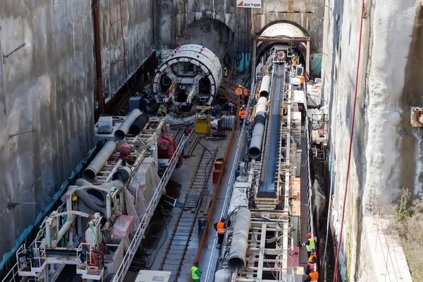 Тунель свердлильні машини на майданчику будівництва метрополітену — стокове фото