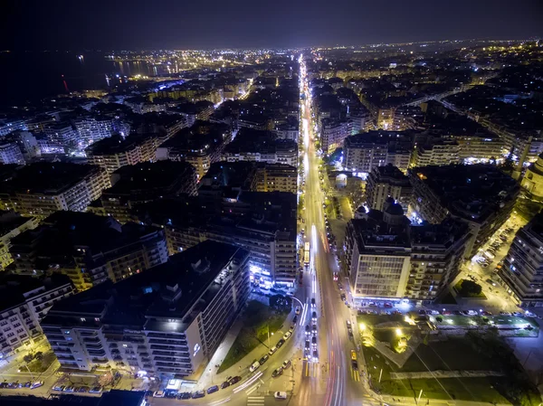 Vista aérea da cidade Thessaloniki à noite, Grécia . — Fotografia de Stock