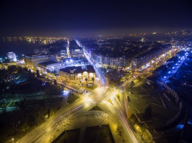 Gece, Yunanistan Thessaloniki şehrin havadan görünümü.