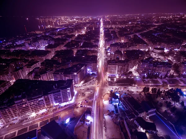 Vista aérea da cidade Thessaloniki à noite, Grécia . — Fotografia de Stock