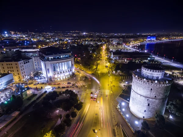 Luchtfoto van Thessaloniki stad bij nacht — Stockfoto