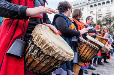  Davulcular ve geleneksel müzik müzisyen