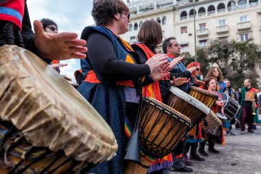  Davulcular ve geleneksel müzik müzisyen