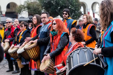  Davulcular ve geleneksel müzik müzisyen