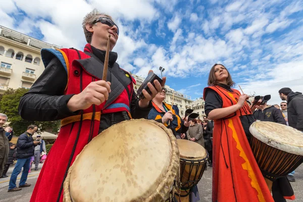  Davulcular ve geleneksel müzik müzisyen