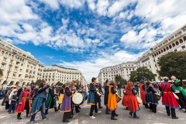 Drummers en de musici spelen traditionele muziek — Stockfoto