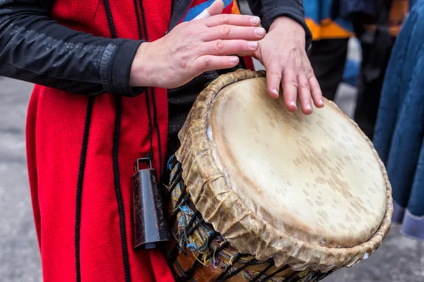 Trummisar och musiker spelar traditionell musik — Stockfoto