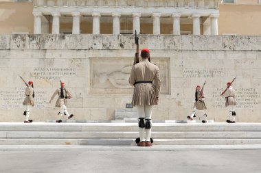guard töreni değişen g önünde yer alır