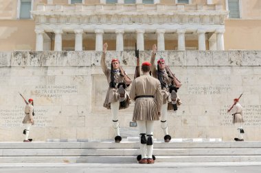 guard töreni değişen g önünde yer alır