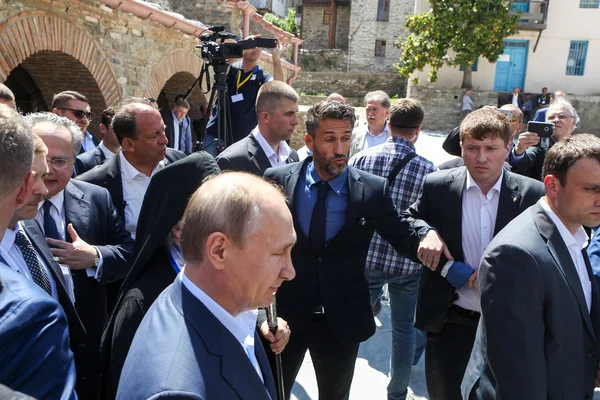 Der russische Präsident Wladimir Putin bei einem Besuch im Kloster — Stockfoto