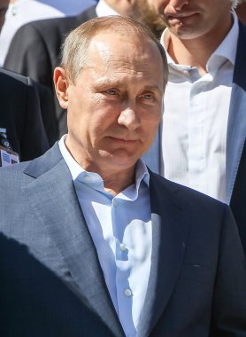 Rusya devlet başkanı Vladimir Putin manastır ziyaret sırasında 