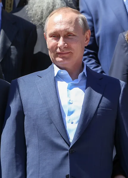 O presidente russo Vladimir Putin durante uma visita ao monástico — Fotografia de Stock
