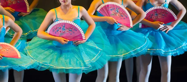 Танцоры во время балетных выступлений. . — стоковое фото