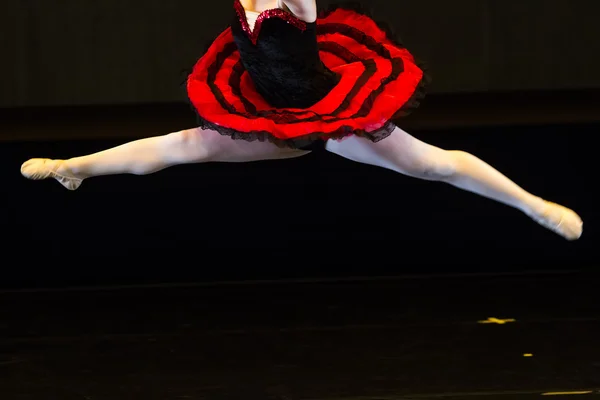 Dancers during ballet performances.Legs only. — Stock Photo, Image